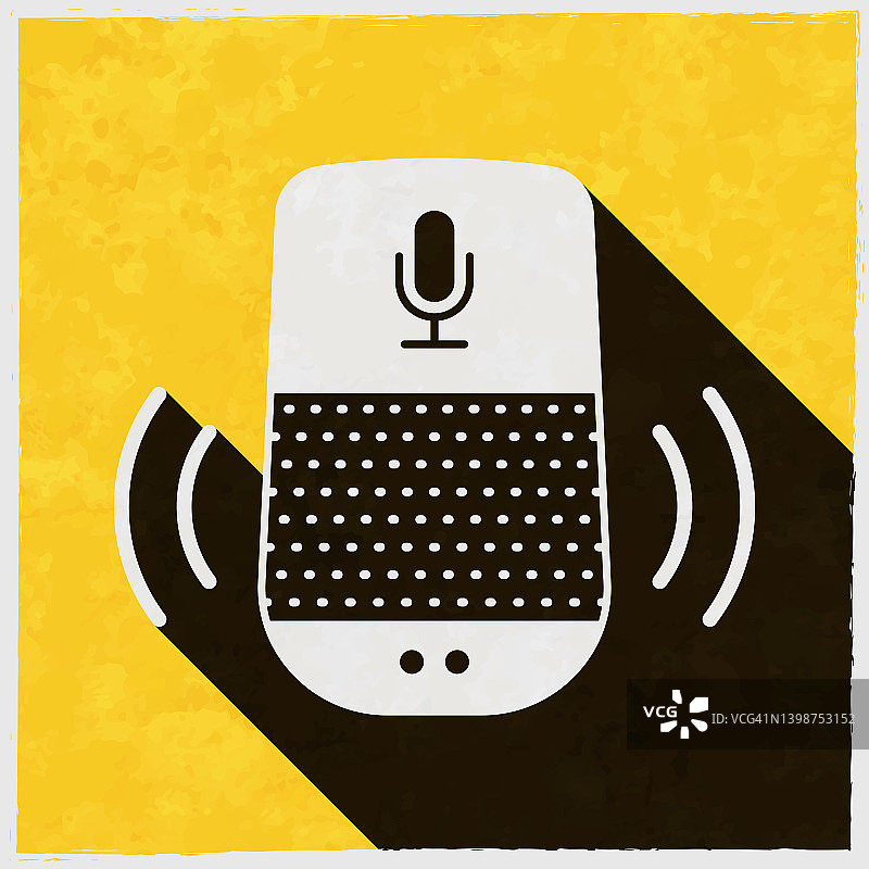语音助手-智能扬声器。图标与长阴影的纹理黄色背景图片素材