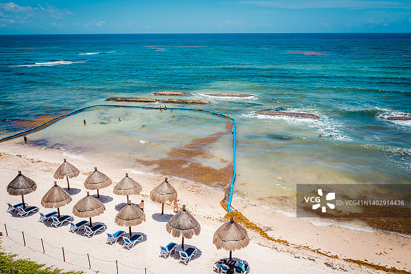 金塔纳罗奥科巴海滩的鸟瞰图，墨西哥。加勒比海，珊瑚礁，俯视图。美丽的热带天堂海滩图片素材