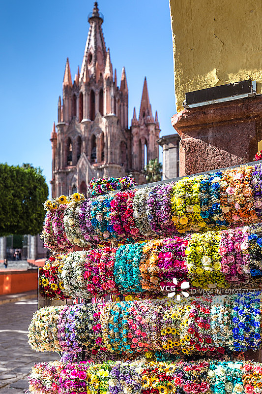 圣米格尔Parroquia de San Miguel arangel和花发带出售图片素材