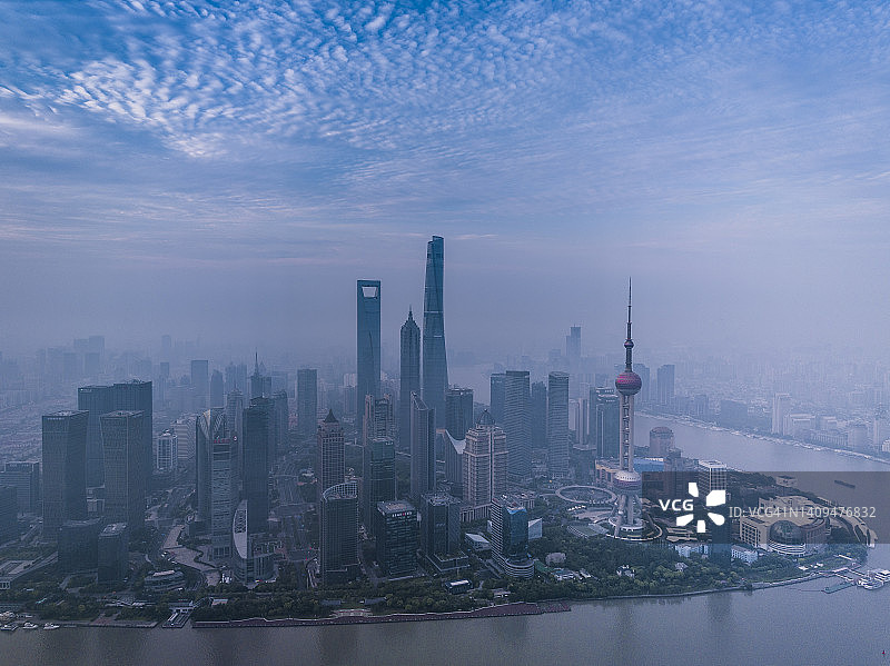 早晨现代上海天际线的鸟瞰图图片素材