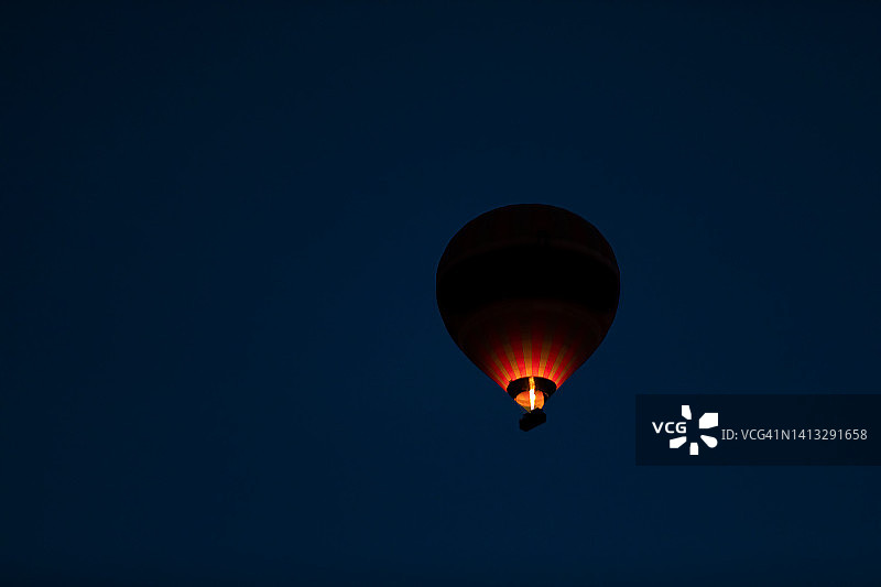在卡帕多西亚发射热气球图片素材
