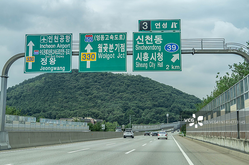 韩国京畿道的城市高速公路图片素材