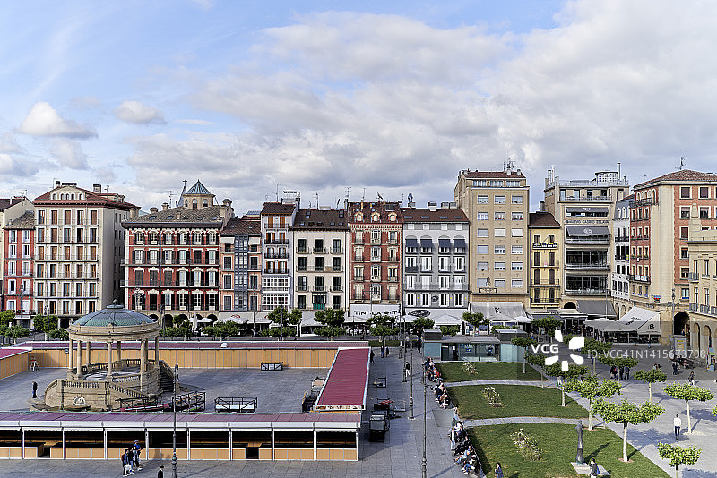 位于西班牙潘普洛纳市中心的公共广场——卡斯蒂略广场图片素材