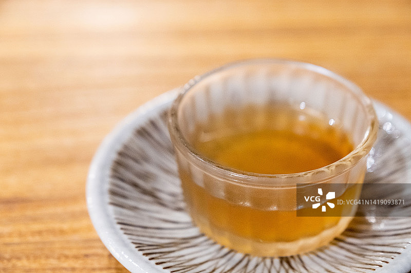 日式茶果冻，茶布丁盘图片素材