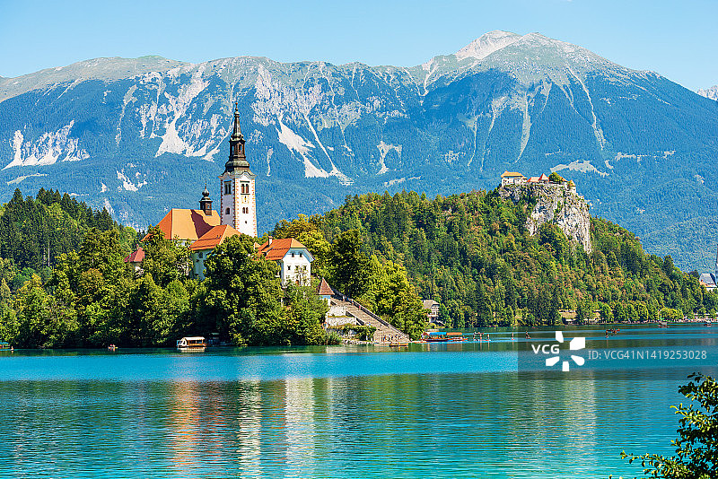 布莱德湖和上帝母亲的教堂在湖上-斯洛文尼亚图片素材