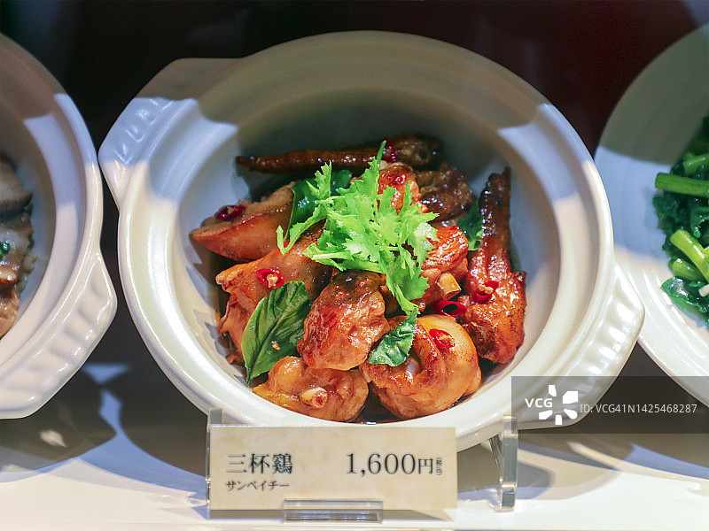 三坡客、三北记、三杯鸡(横滨唐人街台餐馆柜中陈列的食物模型)图片素材