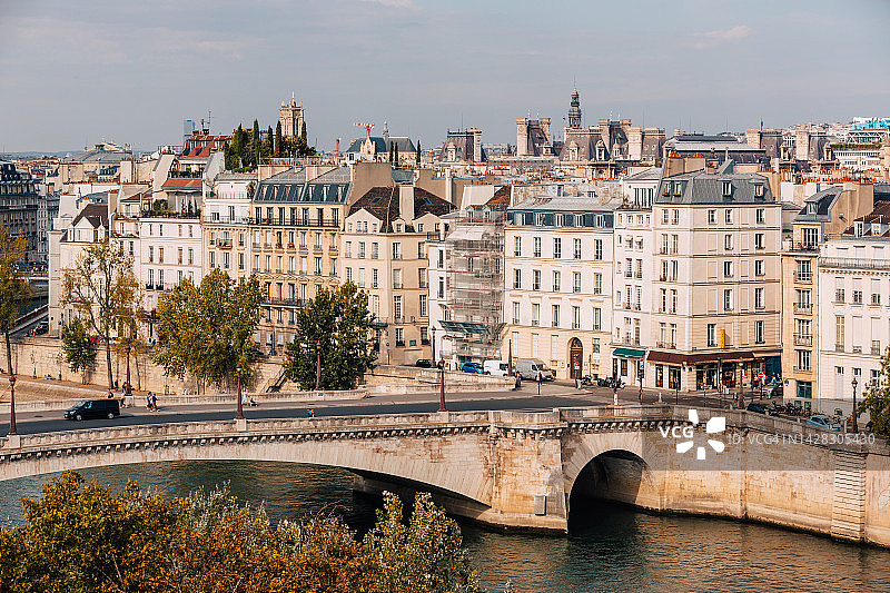 巴黎天际线和塞纳河鸟瞰图，巴黎，法国图片素材