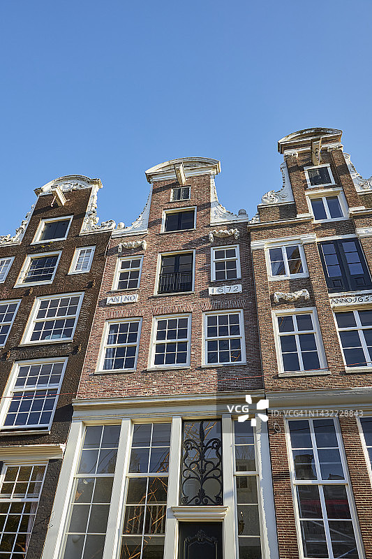 阿姆斯特丹狭窄的运河房屋景观图片素材