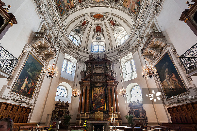 奥地利萨尔茨堡大教堂的内部结构和装饰。图片素材