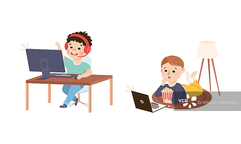 可爱的男孩在笔记本电脑上看电影和爆米花，坐在电脑前的耳机矢量集图片素材
