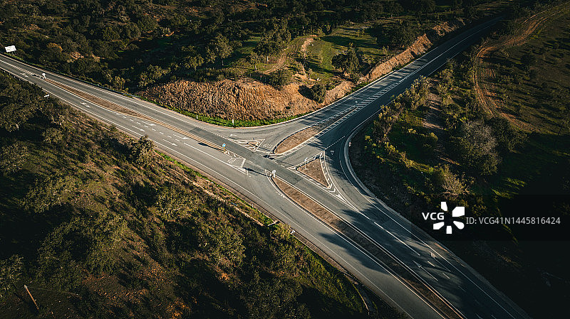 葡萄牙南部非城市地区路径和道路的航拍图像图片素材
