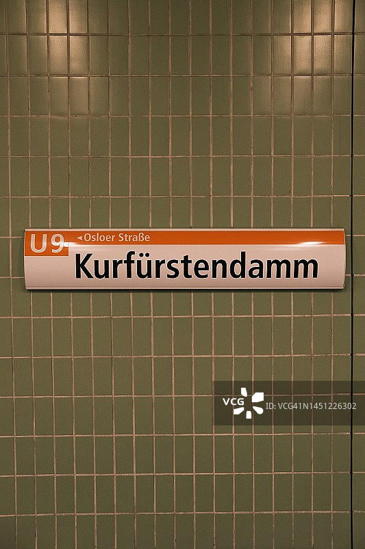 Subway sign of the station "Kurfürstendamm" in Berlin, Germany.图片素材