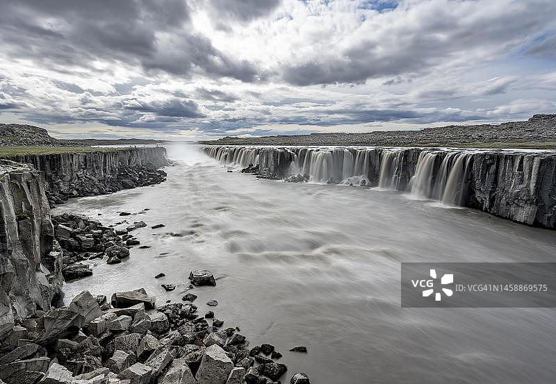 带瀑布的峡谷，长时间曝光，塞尔弗斯，北冰岛，冰岛图片素材