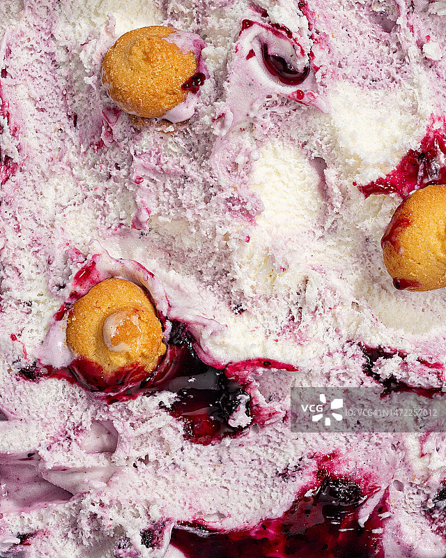浆果冰淇淋与果酱和饼干的全框架纹理背景图片素材