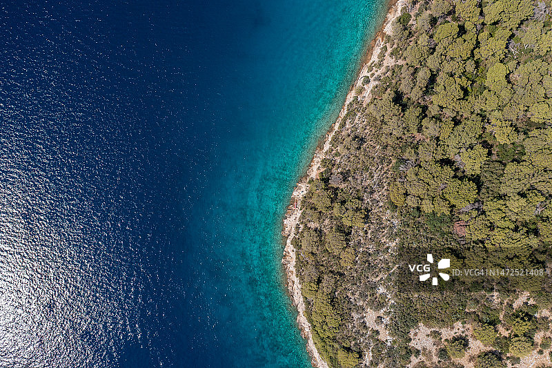 田园诗般的岛屿无人机俯视图图片素材