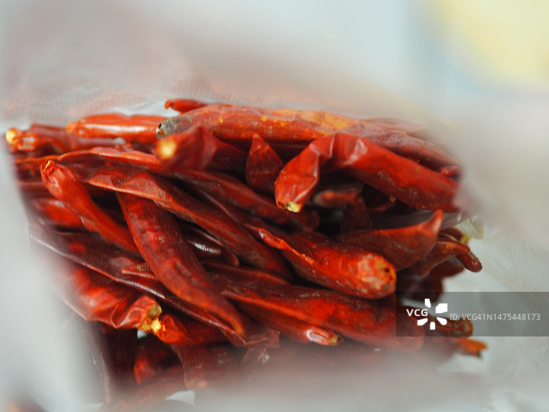 干红辣椒装在塑料袋里图片素材