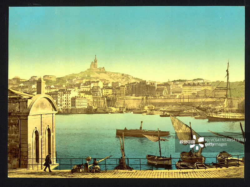 嘉德圣母院和海港的景色，马赛，1890，法国，历史悠久，从19世纪的原件数码修复复制图片素材