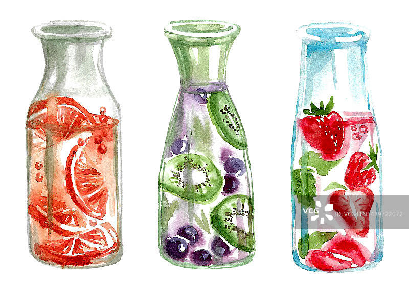 清凉的夏日饮料，装在透明的玻璃瓶子里图片素材