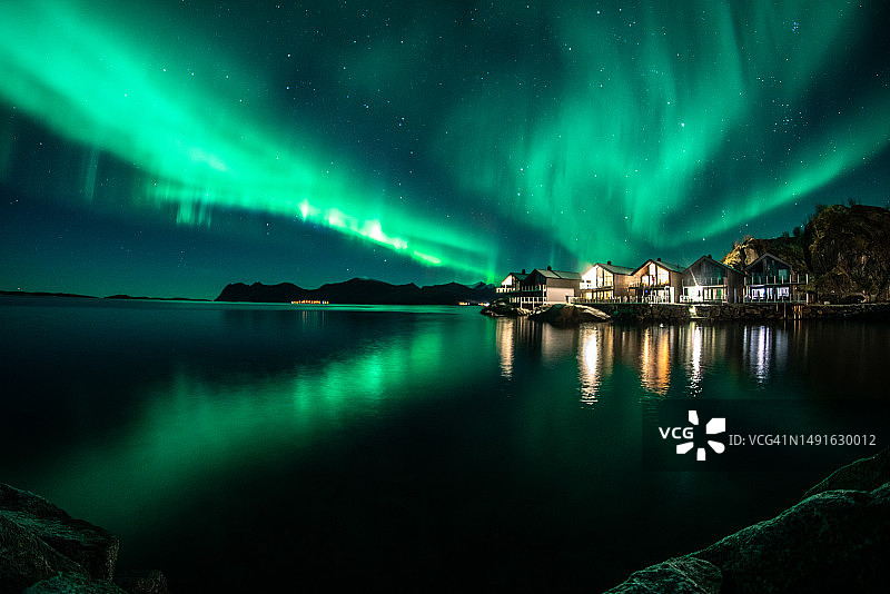 北极光壮观:标志性的北极光照片图片素材