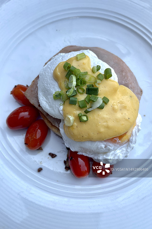 鸡蛋本尼迪克特-欧洲食品背景。图片素材