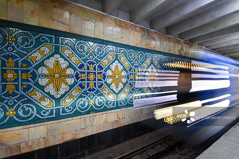 乌兹别克斯坦塔什干雄伟的“Paxtakor”地铁站-(“塔什干地铁”)图片素材