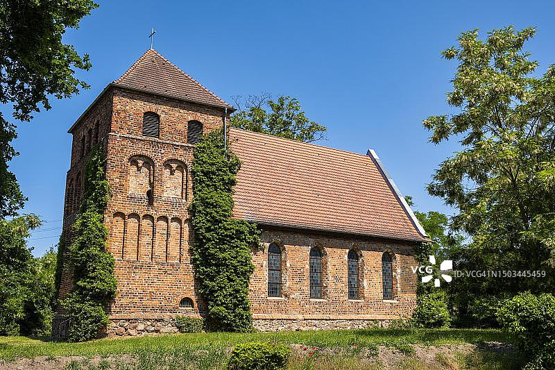 德国勃兰登堡萨克森多夫乡村教堂图片素材