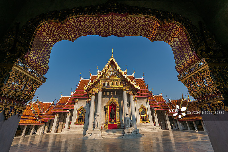 Wat Benchamabophit, Dusitwanaram ratchaworawwihan也被称为大理石寺庙，它是曼谷最美丽的寺庙之一。是全国重要的旅游景点图片素材