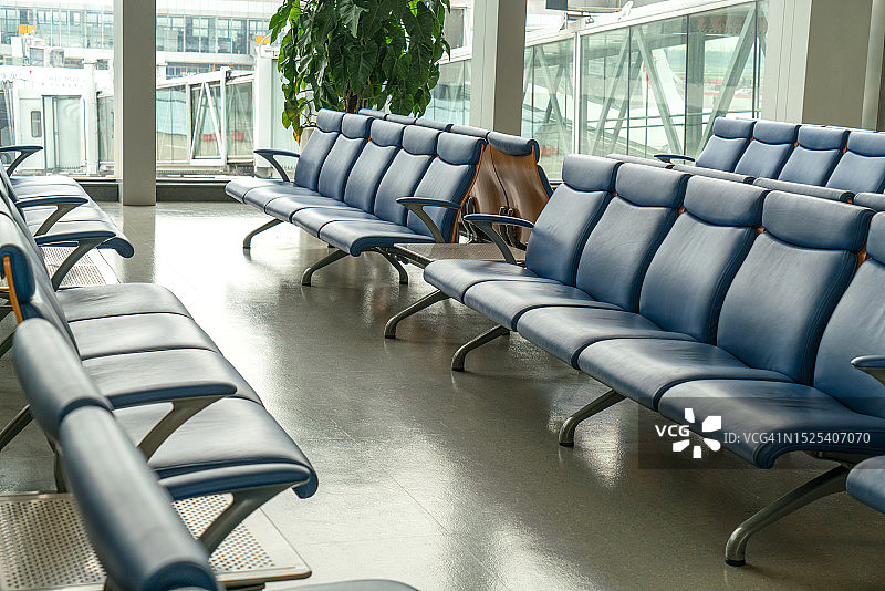 入口等待:邀请座位安排在机场候机室图片素材