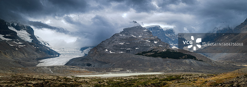 阿萨巴斯卡冰川和阿萨巴斯卡山图片素材