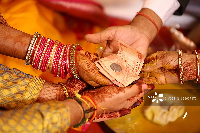 印度婚礼仪式和举行图片素材