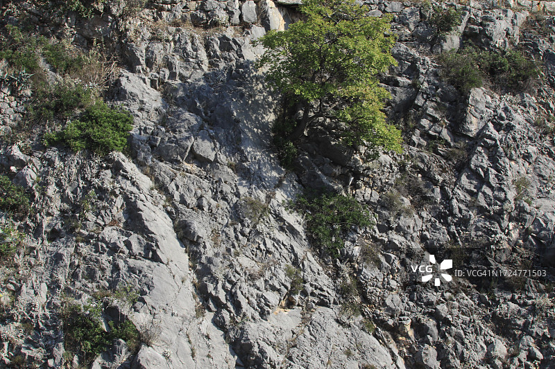陡峭的岩缝图片素材