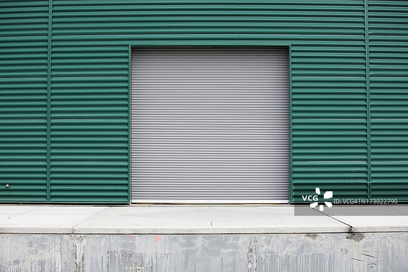 工业仓库波纹金属墙背景，纹理和图案图片素材