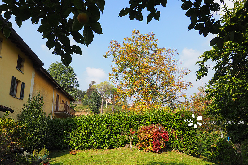 带花园的意大利别墅，初秋的心情图片素材