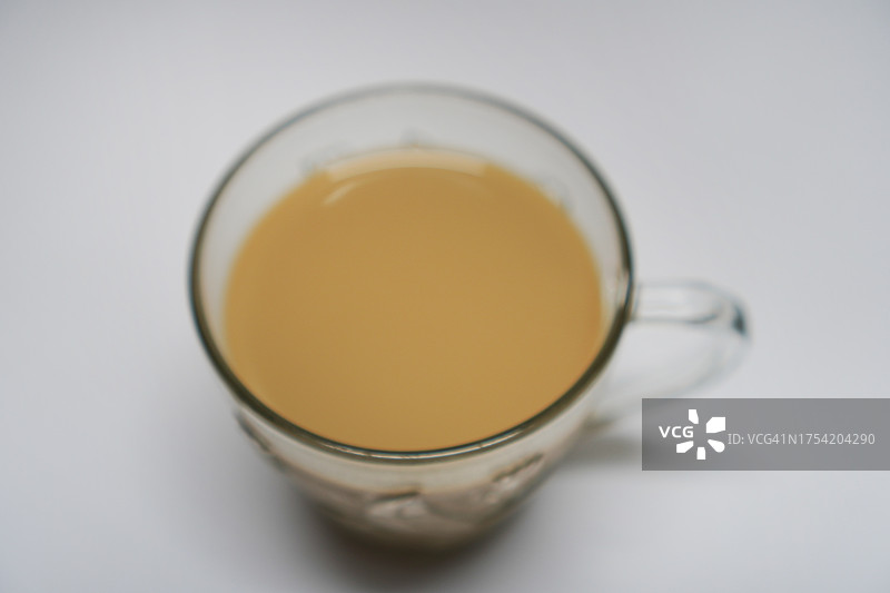 玻璃杯里的咖啡牛奶图片素材