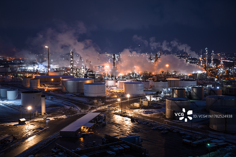 高角度的化工厂在商业城，科罗拉多州图片素材
