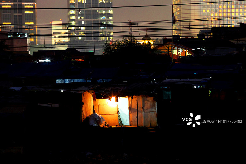 贫民窟的夜晚图片素材
