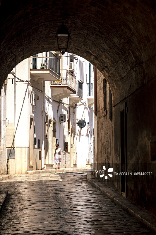 意大利普利亚，Locorotondo的街道图片素材