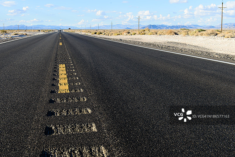 死亡谷的公路-水平方向图片素材