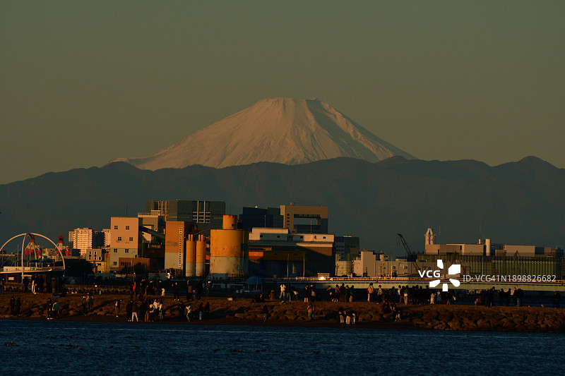 富士山:从开赛临海公园眺望东京湾图片素材