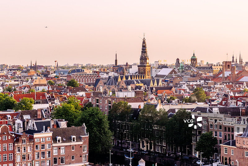 荷兰，夏日阳光明媚的阿姆斯特丹市景图片素材