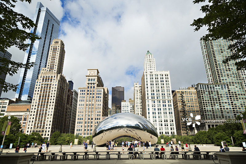 位于芝加哥千禧公园市中心的云门，通常被称为“豆子”。图片素材