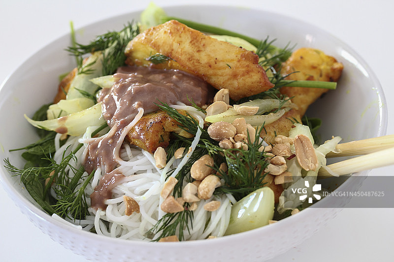 越南传统食物:粉条炒鱼片图片素材