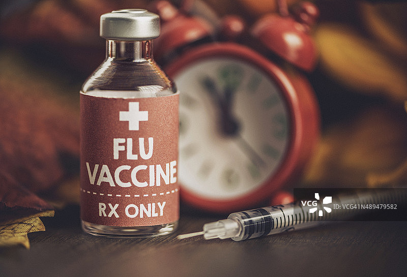 流感季节。秋天是注射流感疫苗的时候了。图片素材