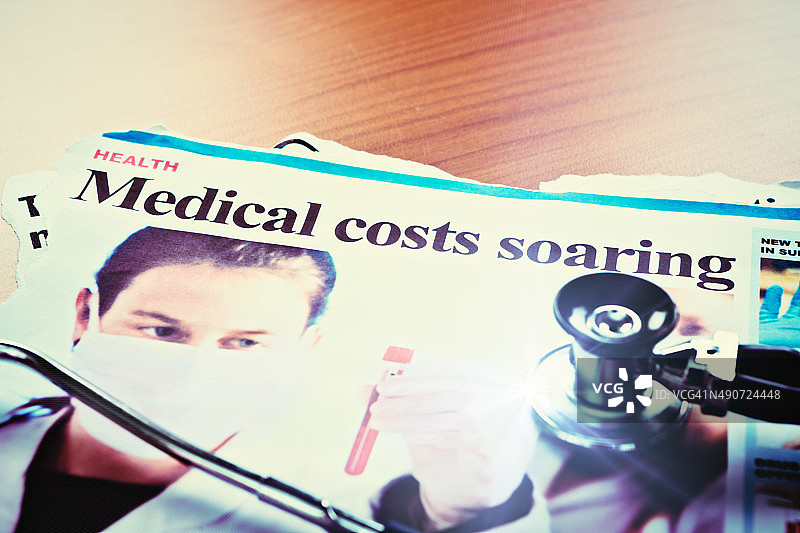 新闻标题称听诊器“医疗费用飙升”图片素材