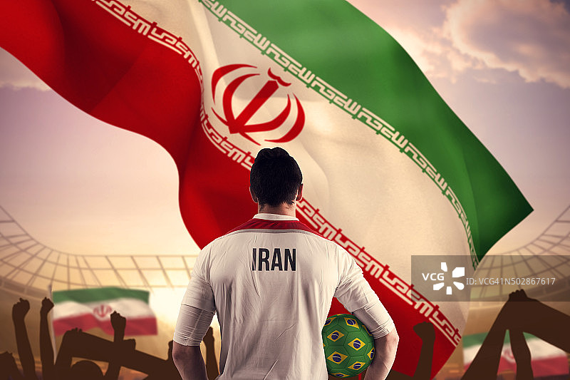 伊朗足球运动员拿着球的合成图像图片素材