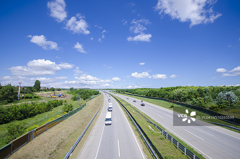 蓝天的高速公路图片素材