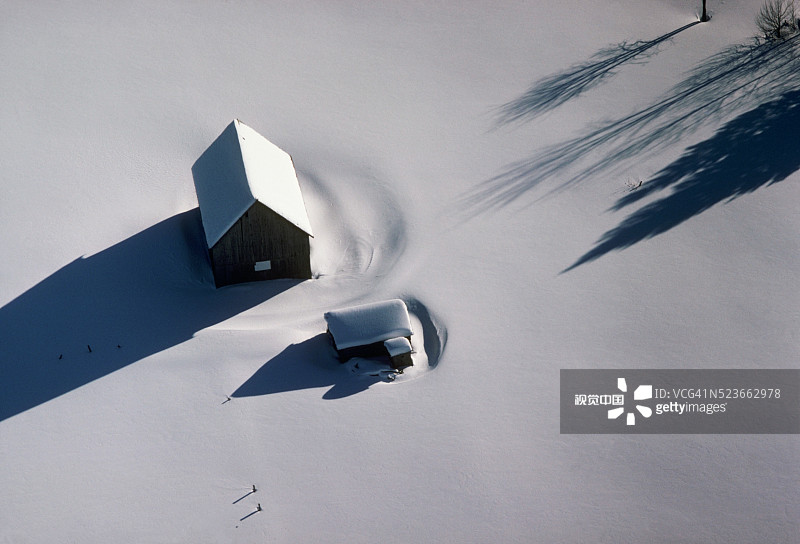 白雪覆盖的密歇根农场图片素材