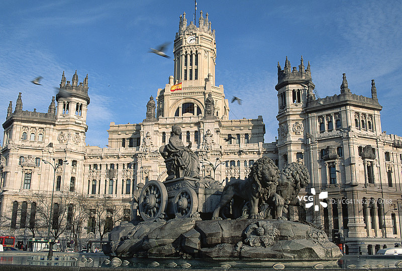 Francisco Gutierrez和Robert Michel设计的Cybele喷泉，位于Plaza de Cibeles图片素材