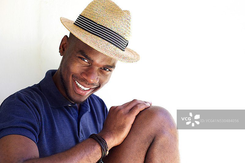 年轻的非洲裔美国人戴着帽子图片素材