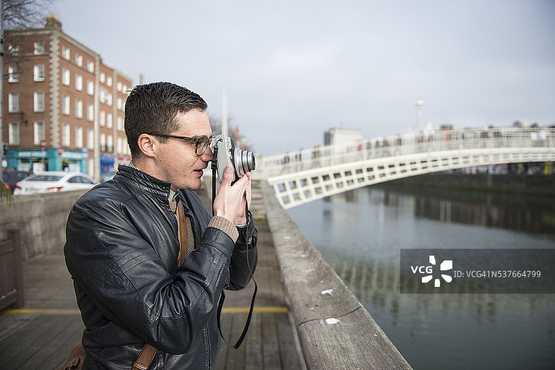 摄影师在都柏林。图片素材